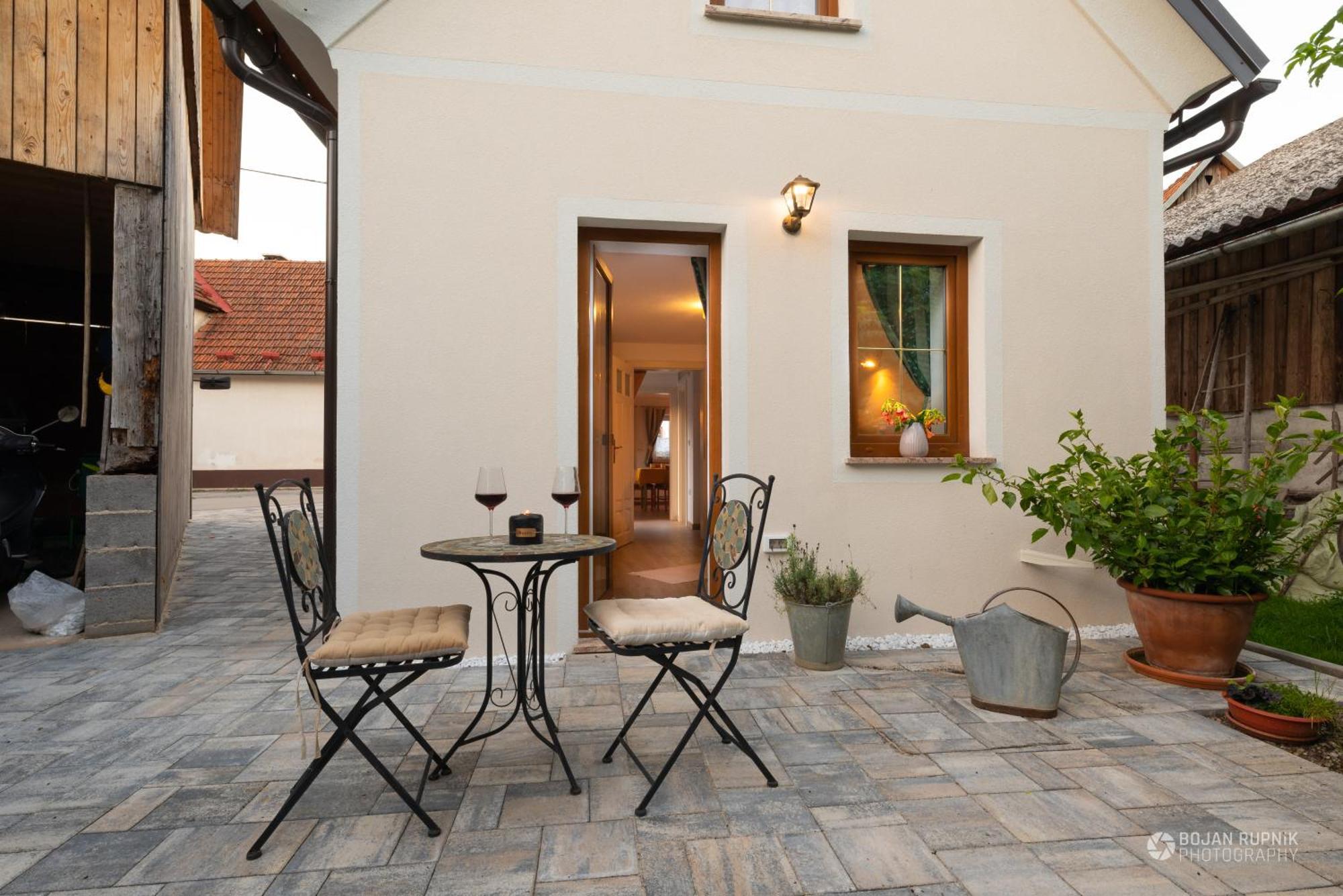 Cherry House - Cosy House - Ideal For Bear Watching, In The Neighborhood Of The Medieval Sneznik Castle Stari Trg pri Lozu Exterior foto